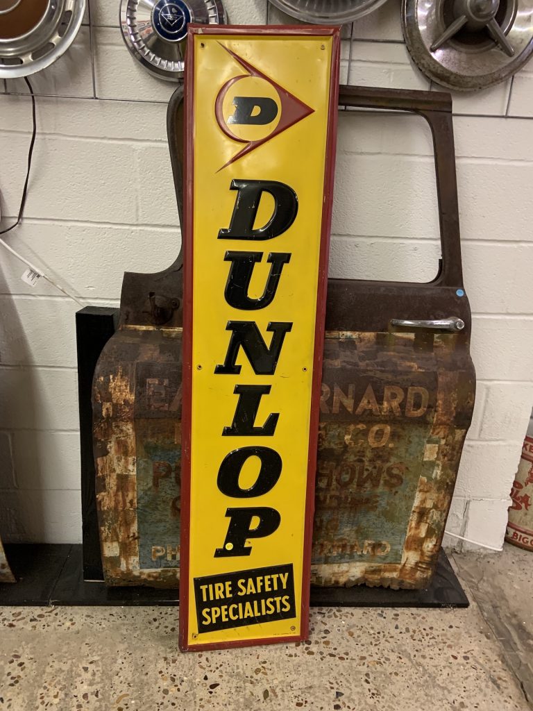Dunlop Vertical Tire Sign