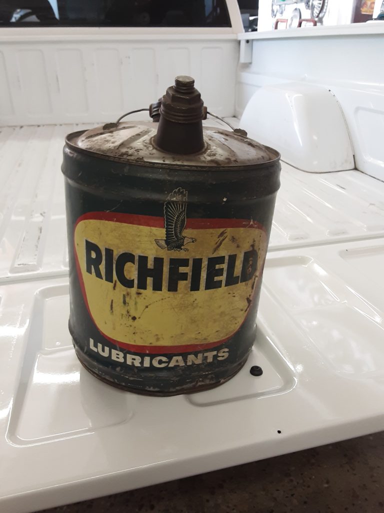 Richfield lube can