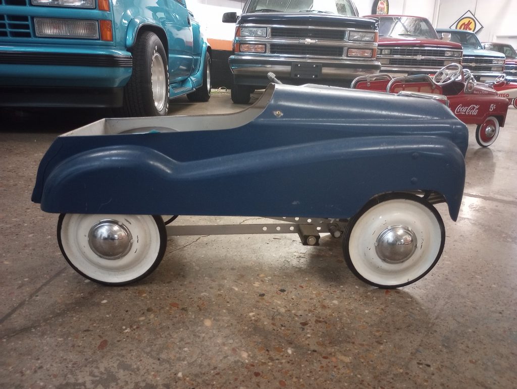Reproduction 1950 Murray Champion Dip Side Pedal Car