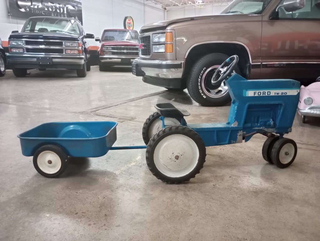 Ford TW 20 Pedal Tractor