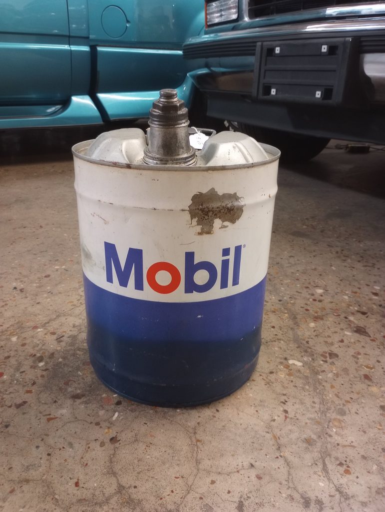 Mobil Oil Can