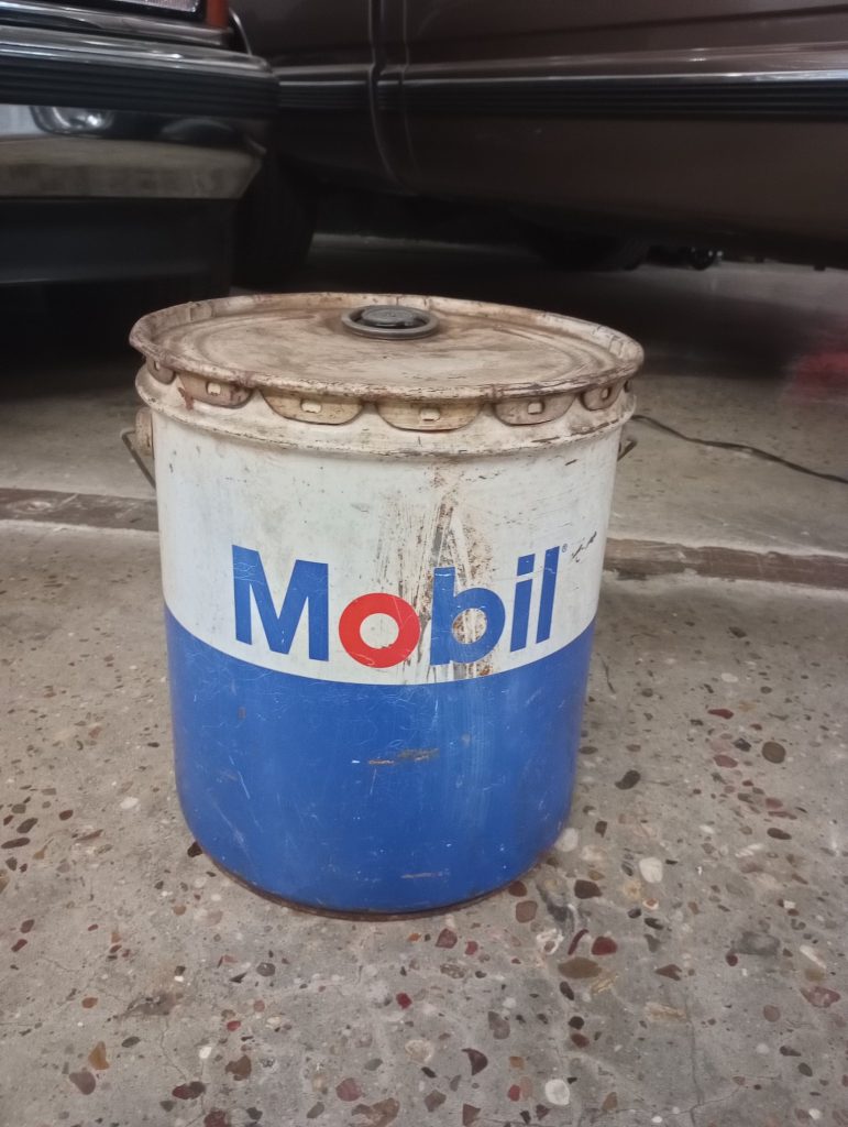Mobil Oil Can