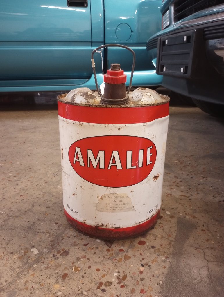Amalie Motor Oil Can
