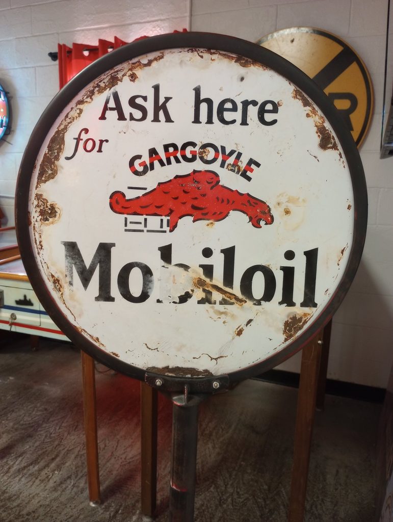 Mobiloil Lollipop Sign