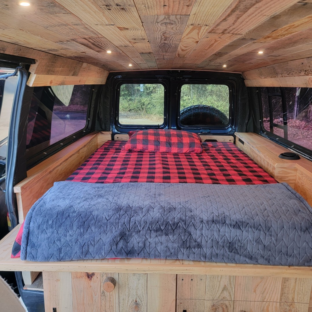 2001 Ford E350 "Overland" Van - Image 22