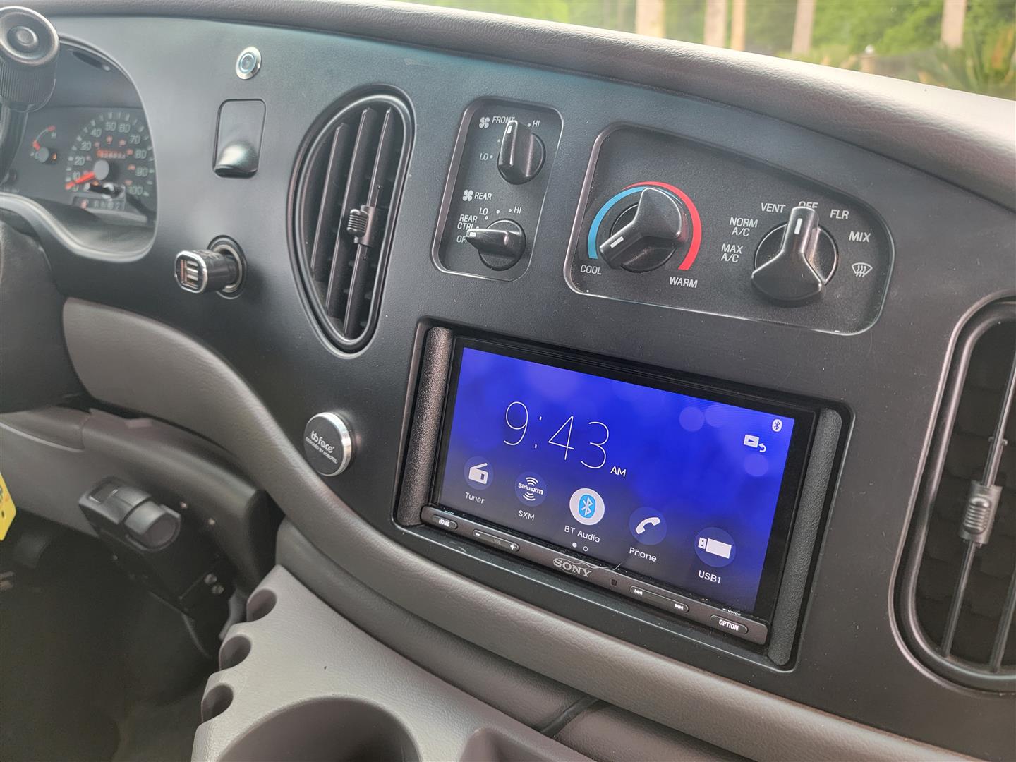 2001 Ford E350 "Overland" Van - Image 33