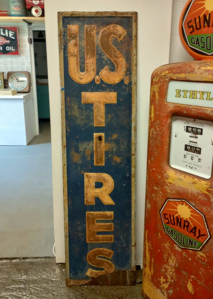 U.S. Tires Sign