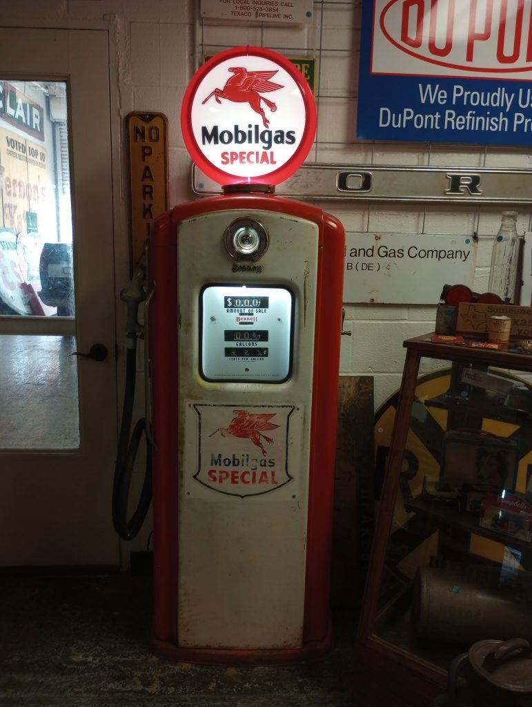 Bennett Mobilgas Special Gas Pump