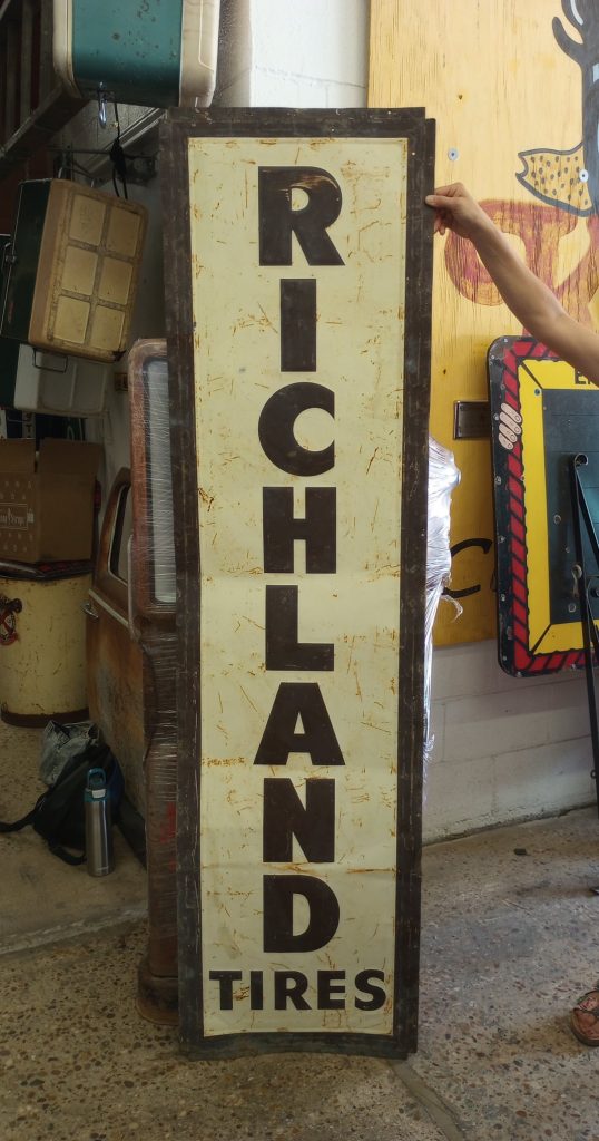 Richland Tires Sign