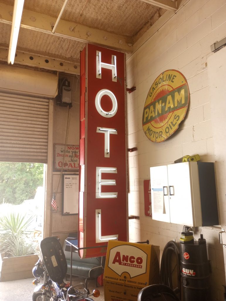 Hotel Neon
