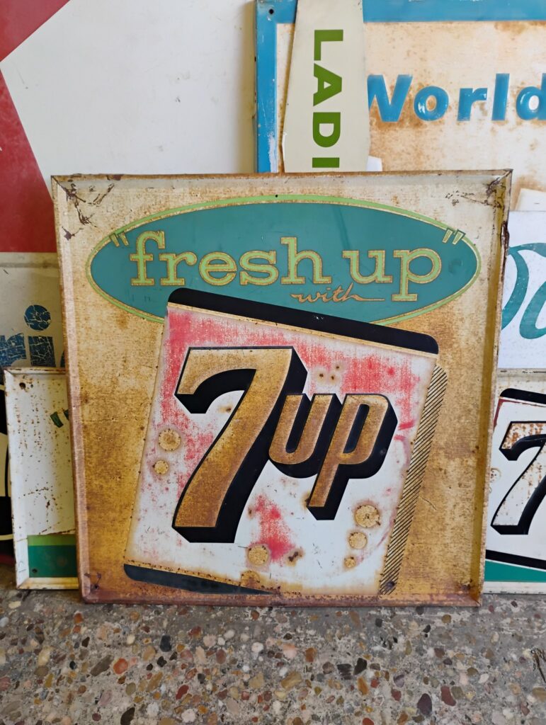 "Fresh Up" with 7-Up Sign