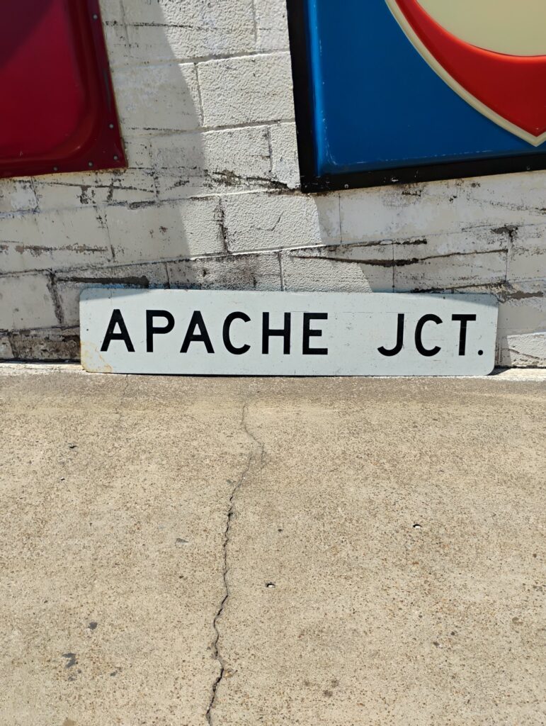 Apache Jct. Sign
