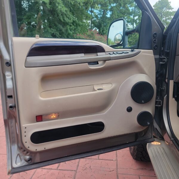 2002 Ford Excursion Limited - Image 4