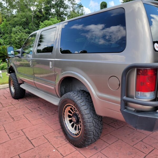 2002 Ford Excursion Limited - Image 27