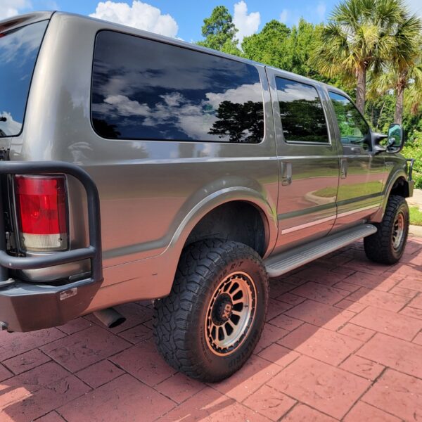 2002 Ford Excursion Limited - Image 28