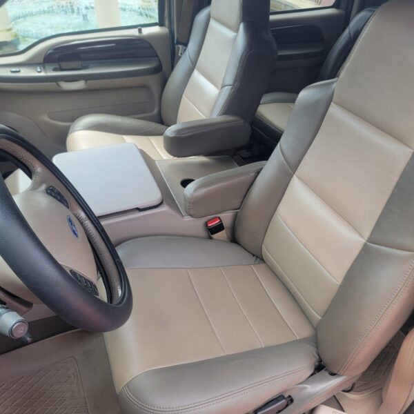 2002 Ford Excursion Limited - Image 32