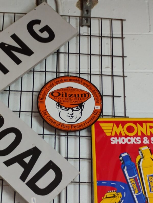 Oilzum Sign
