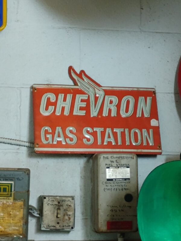 Chevron Sign