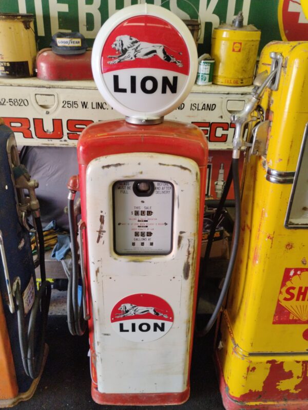 Lion Gas Pump - Image 3
