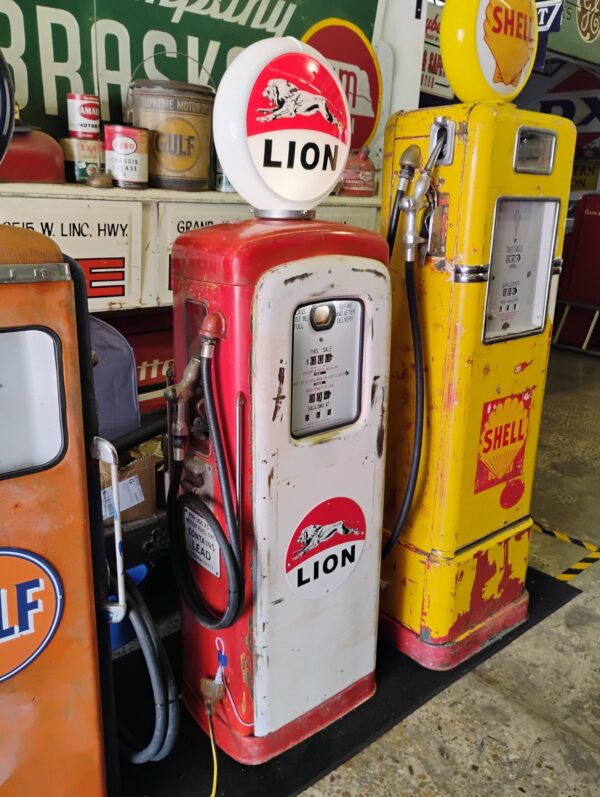 Lion Gas Pump - Image 2