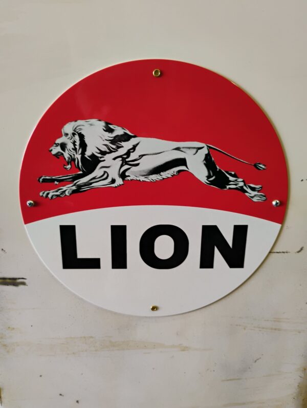 Lion Gas Pump - Image 7