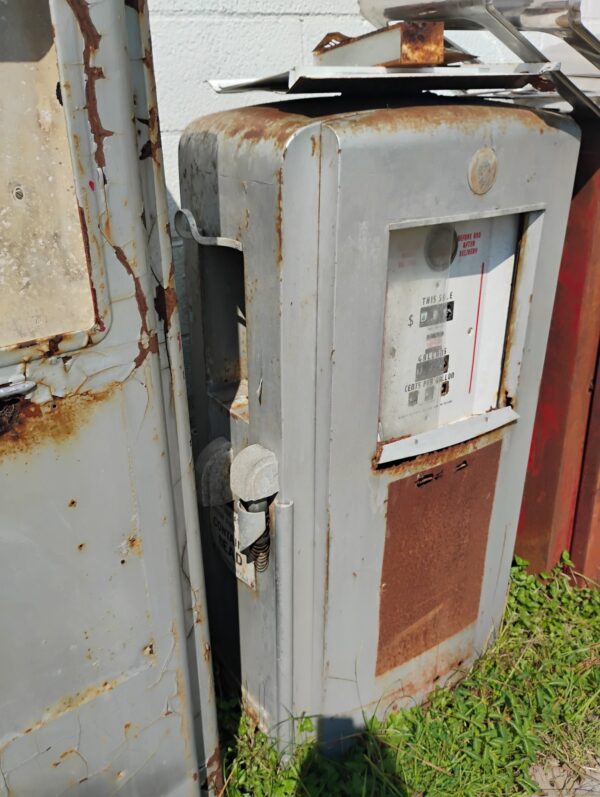 Silver Gas Pump - Image 2