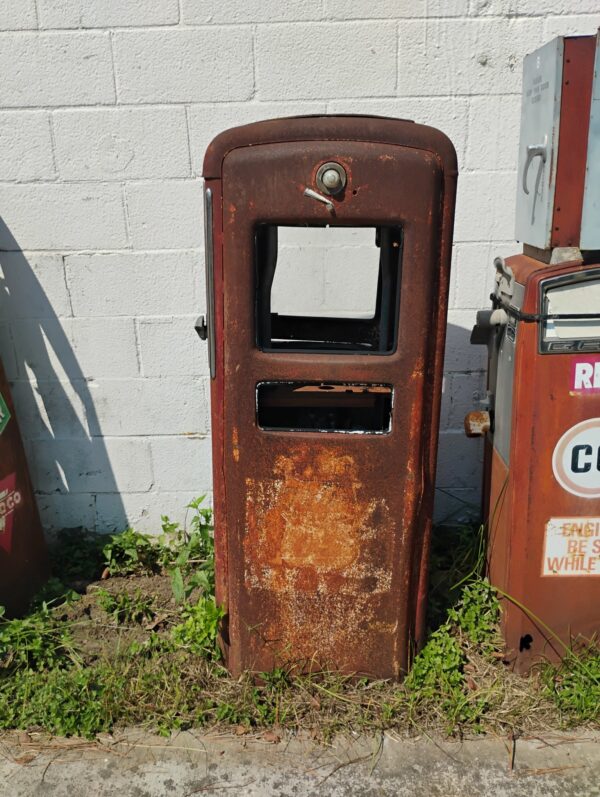 Rustic Gas Pump - Image 3