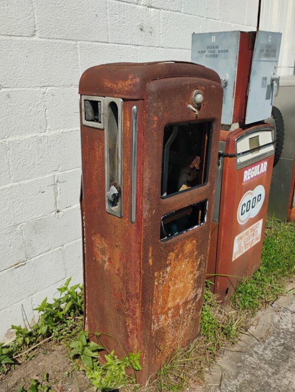 Rustic Gas Pump - Image 2
