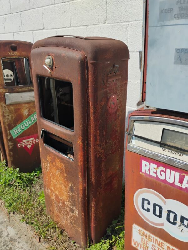 Rustic Gas Pump - Image 4