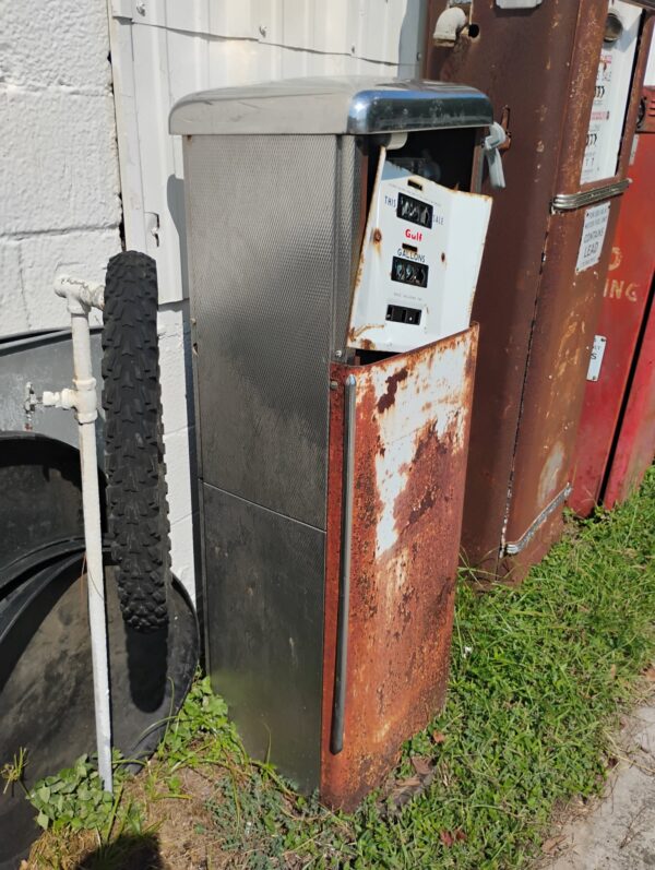 Gulf Patina Gas Pump - Image 5