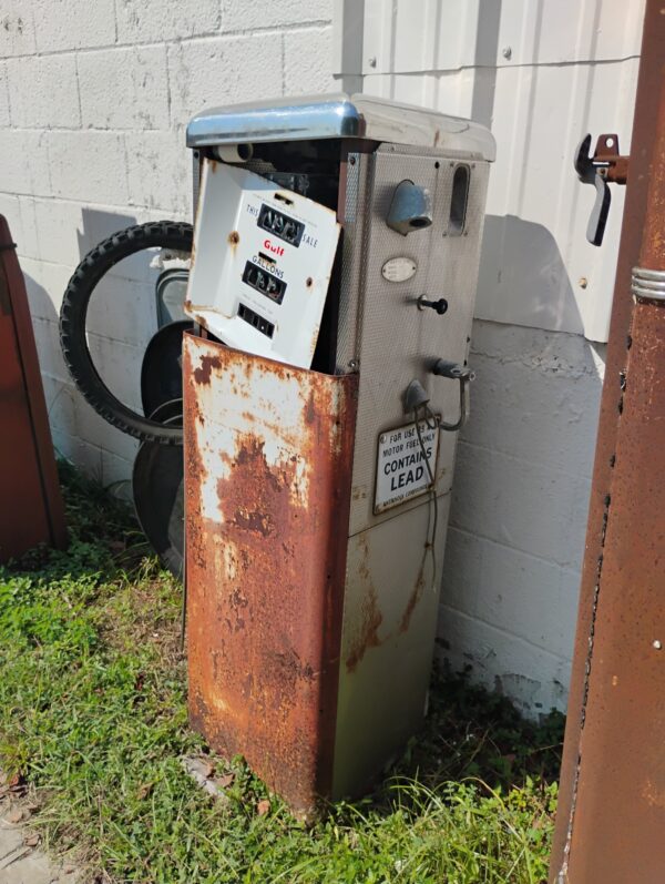 Gulf Patina Gas Pump - Image 4
