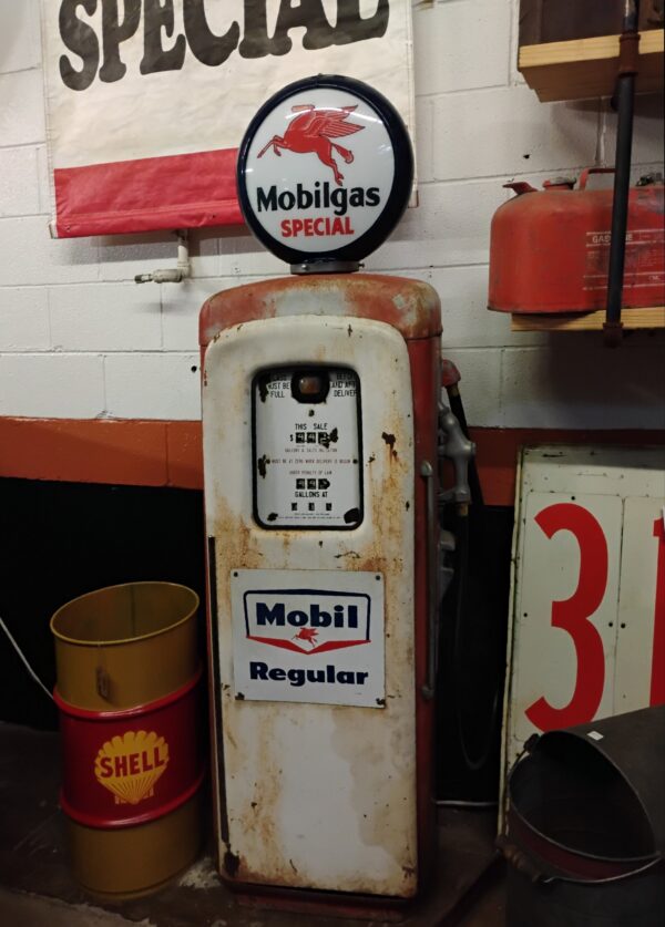 Mobilgas Gas Pump