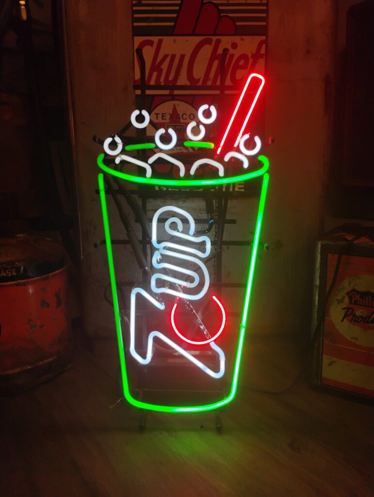 7-Up Neon
