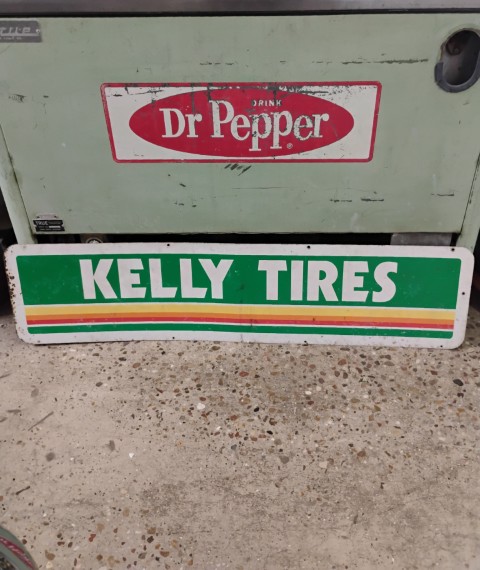 Kelly Tires Sign