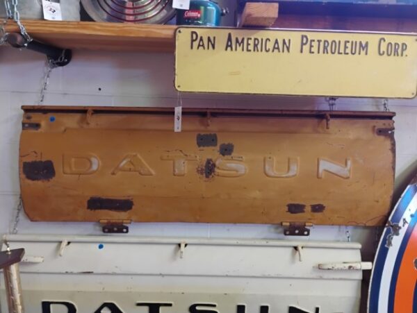 Datsun Tailgate