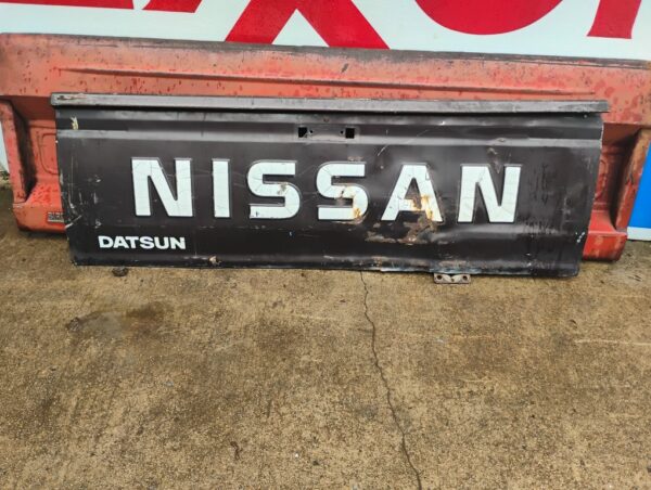 Nissan Tailgate