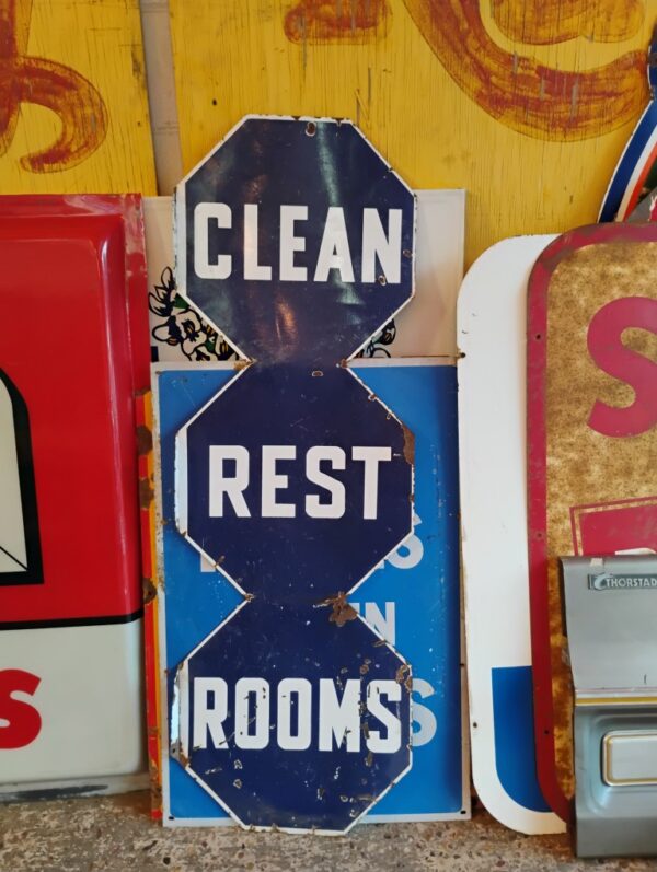 Clean Restrooms Flange Sign