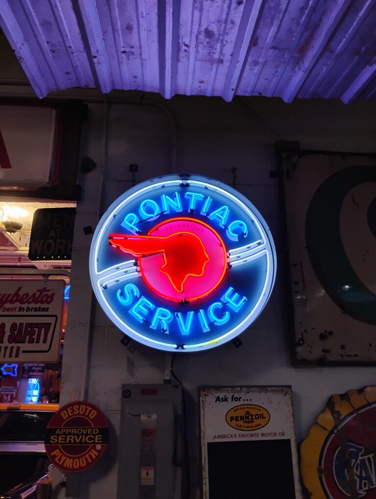 Pontiac Service Neon